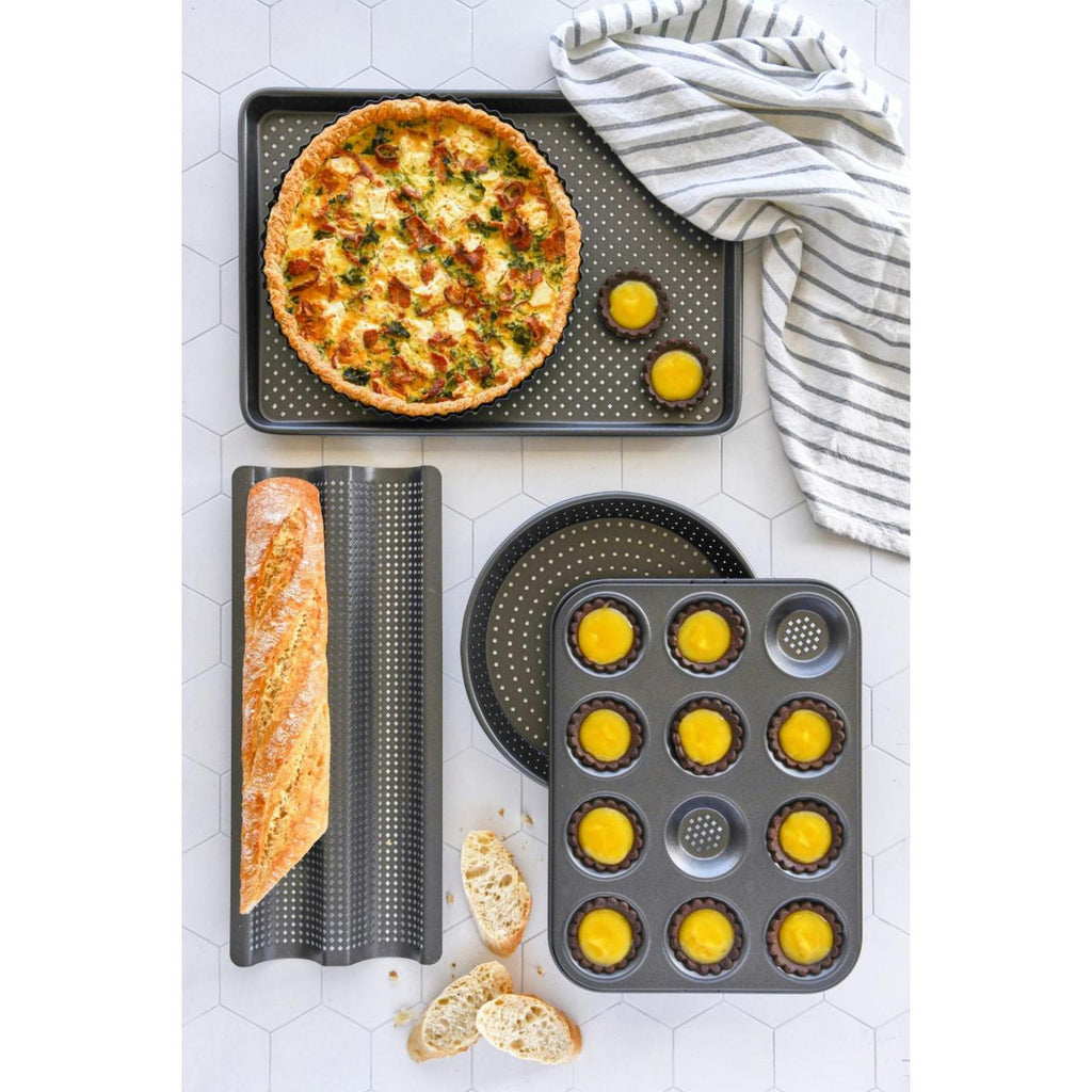 Perfect Crust 12 Cup Shallow Baking Pan, 32 x 24cm - Non-stick