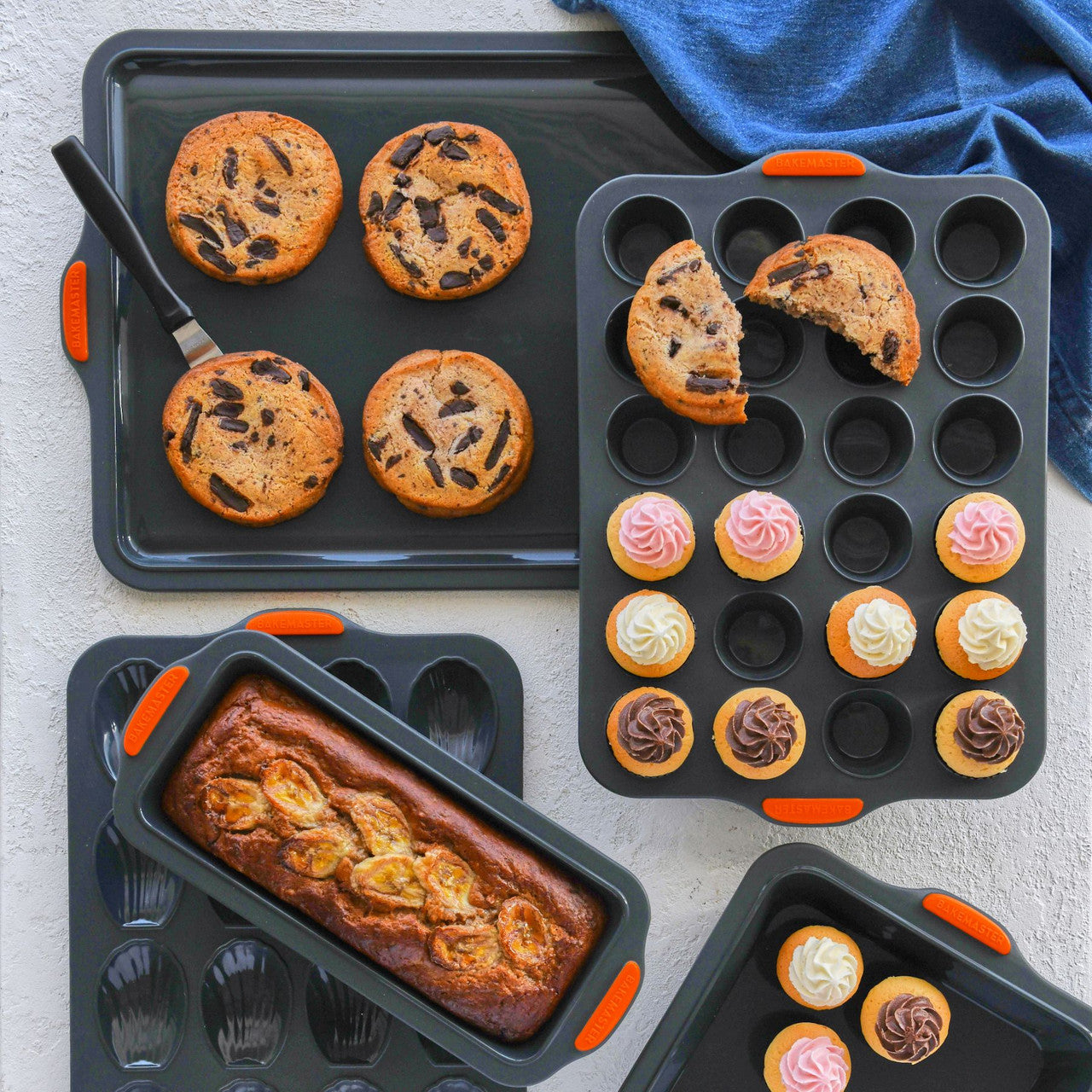 Silicone 12 Cup Muffin Pan, 35.5 x 24.5cm (6.5 x 3.5cm) - Grey